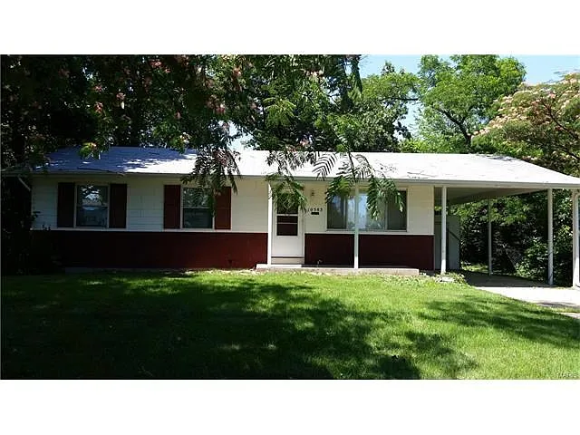 10583 Clarendon Ave photo 1