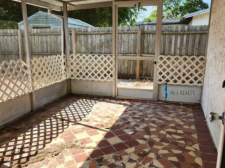 1350 Whitehall Ln — Photo 20