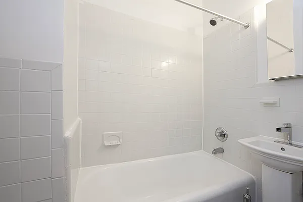 Rented by R New York | media 16