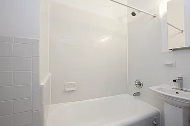 Rented by R New York