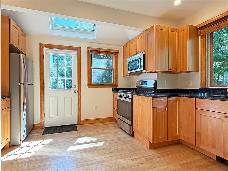 63 Pierrepont Rd — Photo 9