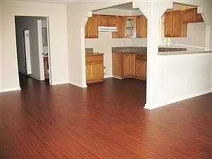 3rd image of 9316 S Figueroa St