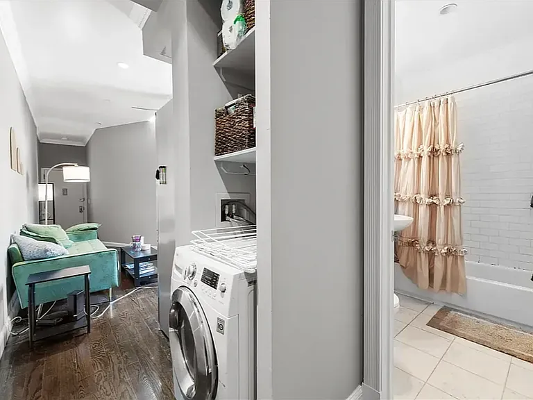 818 10th Ave #4B — Photo 3