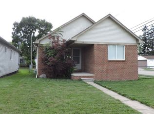 28261 Felician St, Roseville, MI 48066