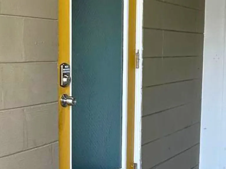 Welcoming entrance with one step to access the studio.