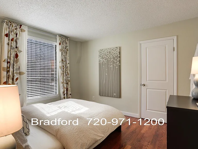 Middle bedroom
