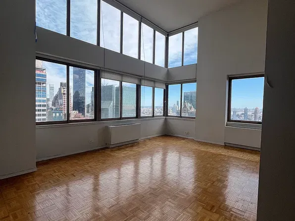 235 E 40th St, New York, NY
