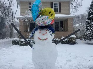 289 Ridgemont Rd, Grosse Pointe Farms, MI 48236