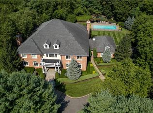 16 Knightsbridge Manor Rd, Purchase, NY 10577