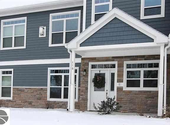 3rd image of 124 Fairway Hills Dr