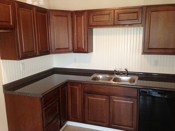 KITCHEN CLOSEUP