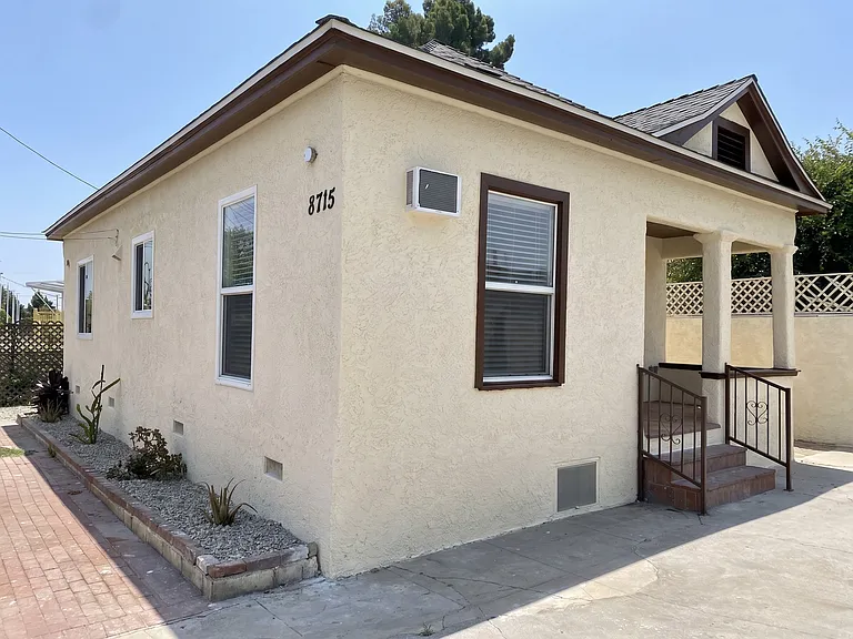 8715 Regina Ct — Photo 11