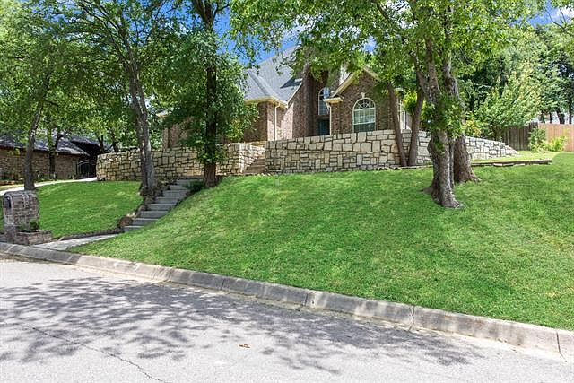1st image of 841 Sylvan Dr