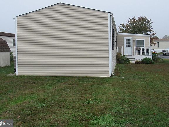 4th image of 334 Joan Dr