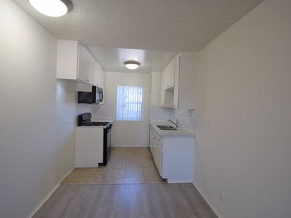 5th image of 6954 Woodman Ave APT 9