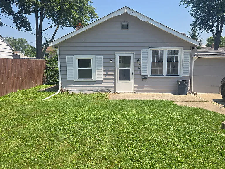281 Parkway Dr — Photo 1