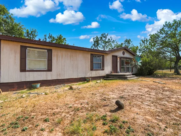 58 COVEY DR, Lytle, TX 78052