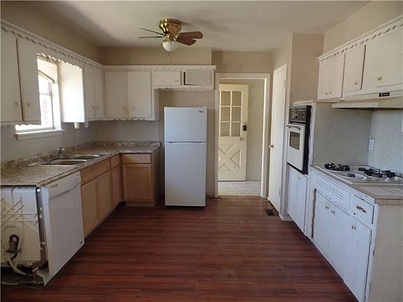 3rd image of 1112 SW 67th St