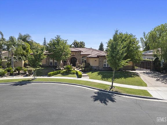 3rd image of 204 Somerford Ct