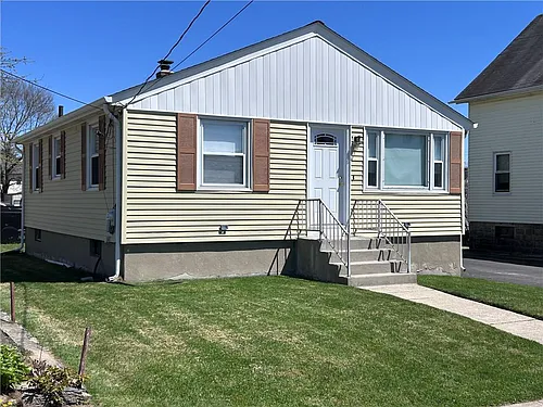 9 Custer Ave Photo 1