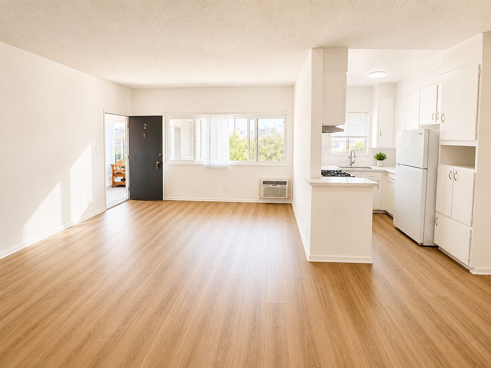 1st image of 14341 Chandler Blvd #9