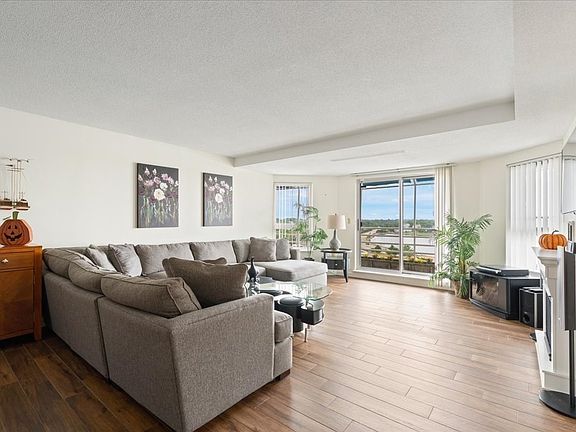 5th image of 9 Park Ave APT 707