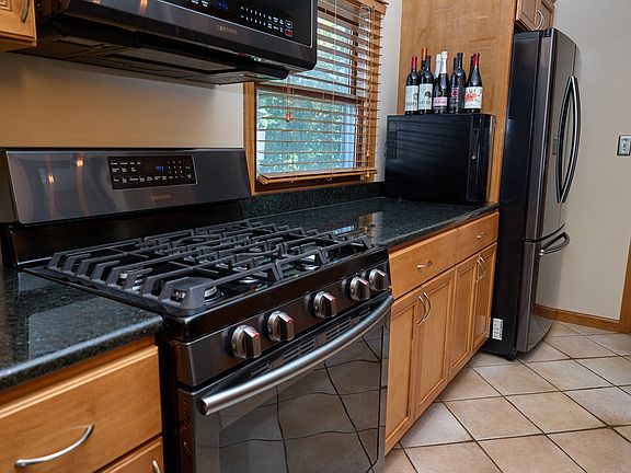 5th image of 1670 Creve Coeur St