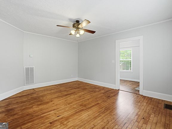 5th image of 3022 Maple Rd SE
