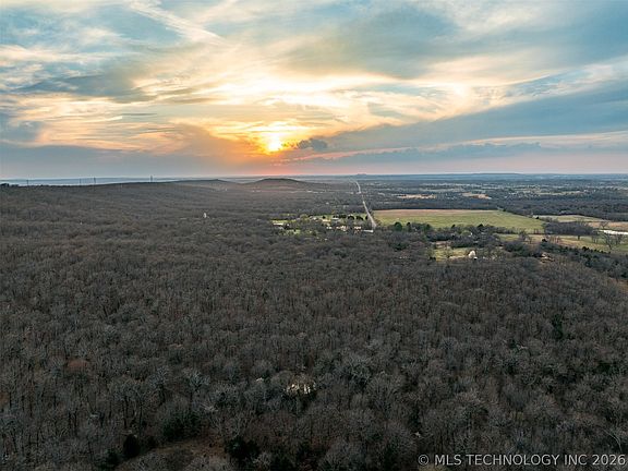 4th image of 45 E Davis Field Rd