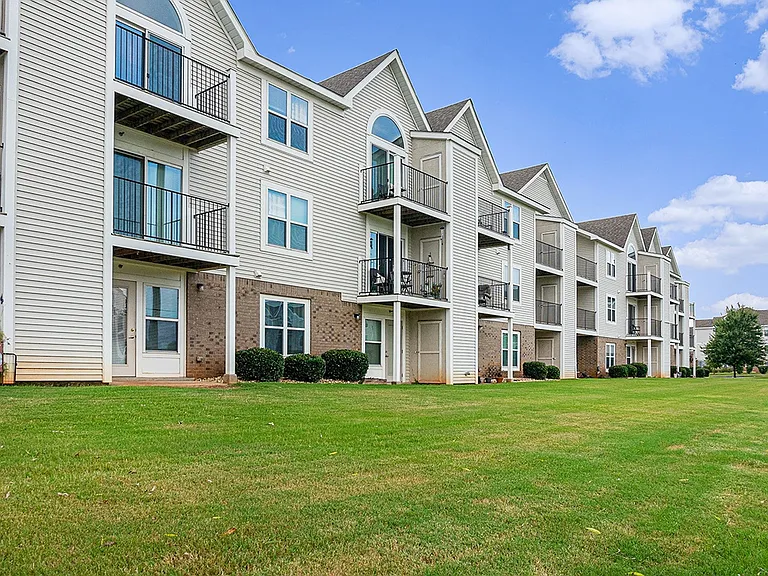 Limestone Creek Apartment Homes — Photo 43