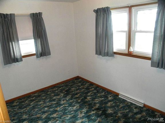 SEWARD-BEDROOM1
