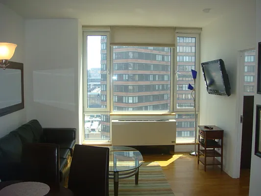 Rented by Luxury Property Group | media 41