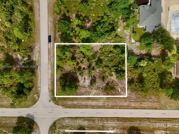 1041 Columbus Blvd, Lehigh Acres, FL 33974