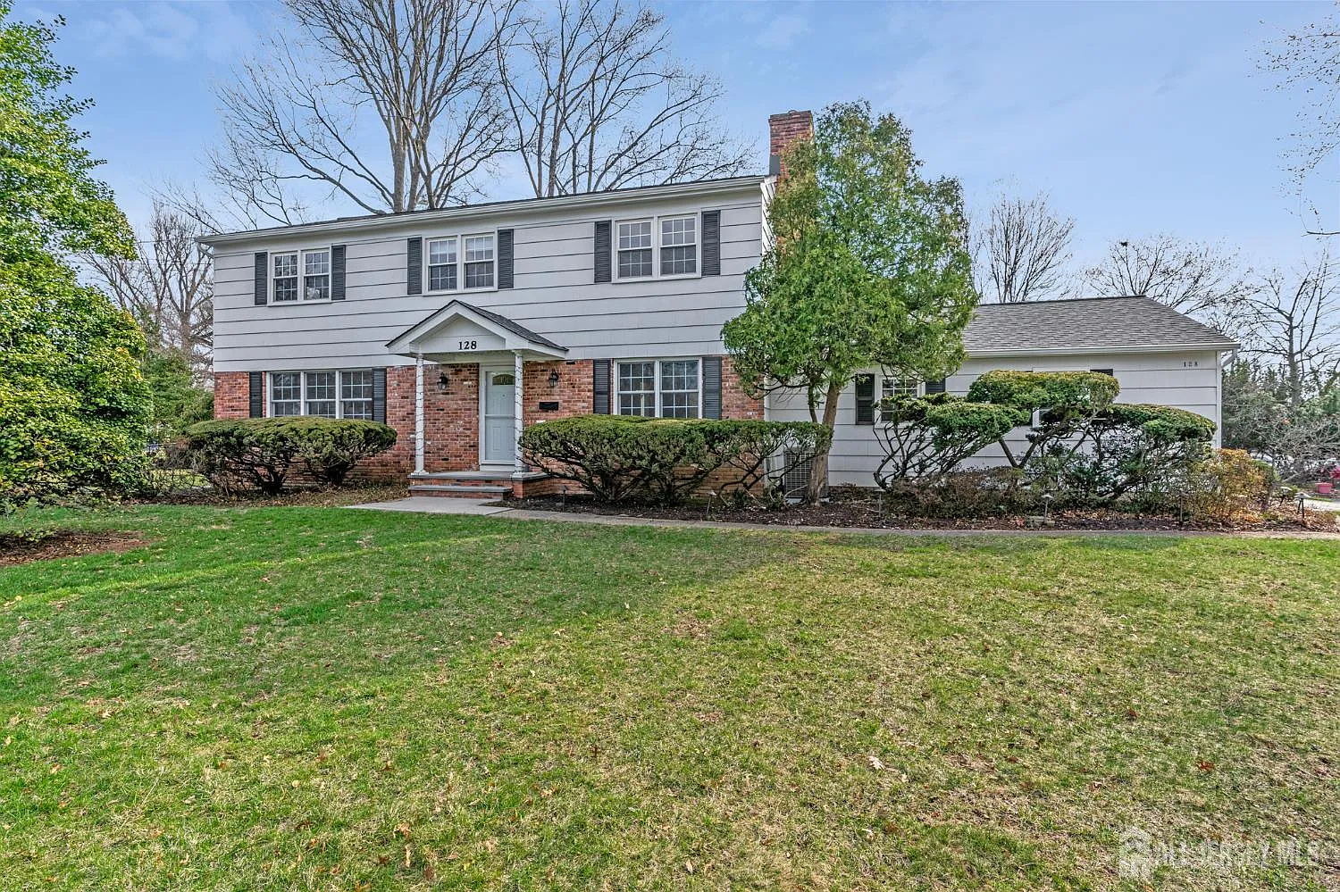 128 Hazelwood Ave photo 1