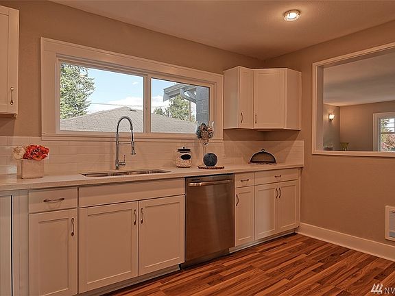 5th image of 6708 Lombard Ave
