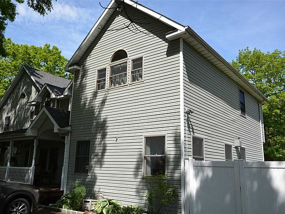 3rd image of 265 Sycamore Ln