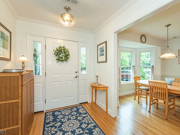3rd image of 31 Cooper Ln