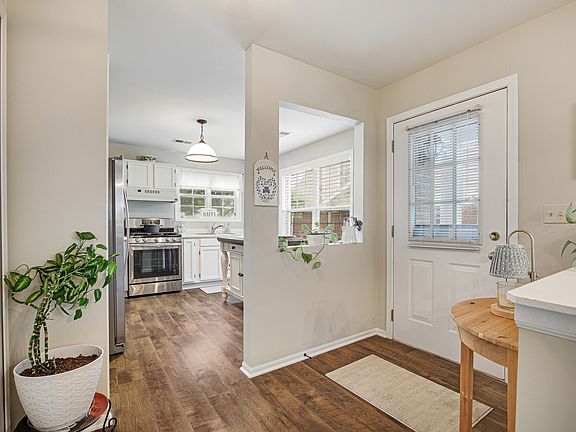 3rd image of 2936 Heatherwood Dr #19081