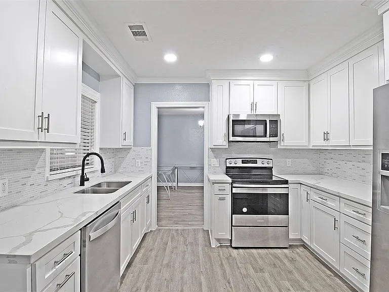 7509 Elm St — Photo 4