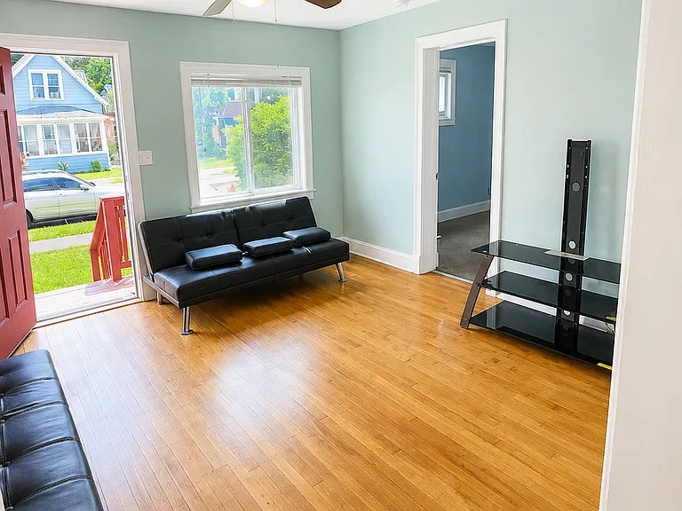 238 Richmond Ave #1 — Photo 5