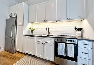 Rented by PREMIUM US INC