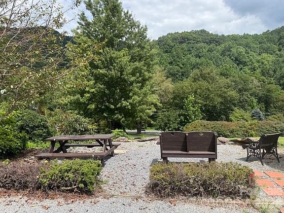 3rd image of 56 Chateau Ln