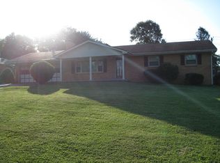 201 Skylark Dr, Winchester, KY 40391