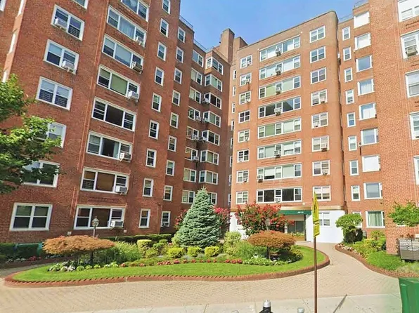 110-45 Queens Boulevard image 1 of 29