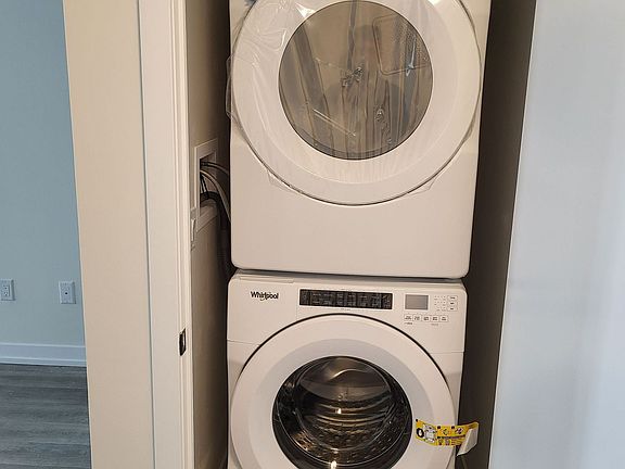 4th image of 2300 Saint Clair Ave #412