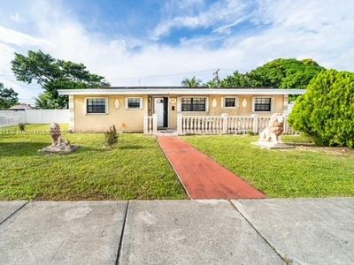 365 NW 198th St, Miami Gardens, FL, 33169