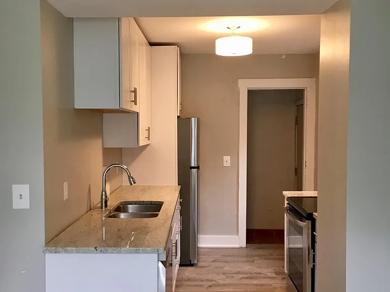 468 E Cambourne St — Photo 3
