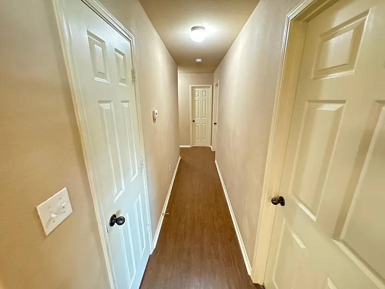 2725 Lovers Ln — Photo 18