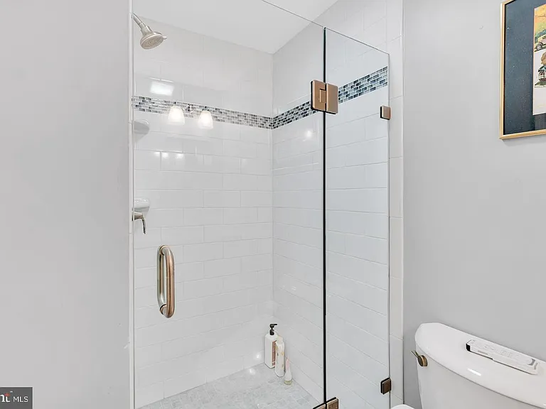 7515 Cayuga Ave — Photo 9