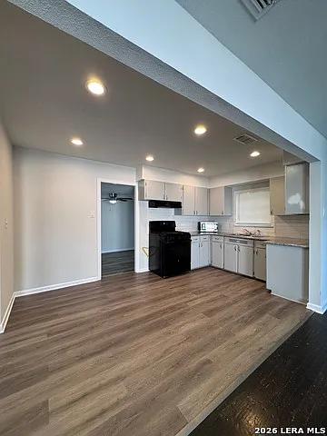211 Cresham Dr — Photo 8